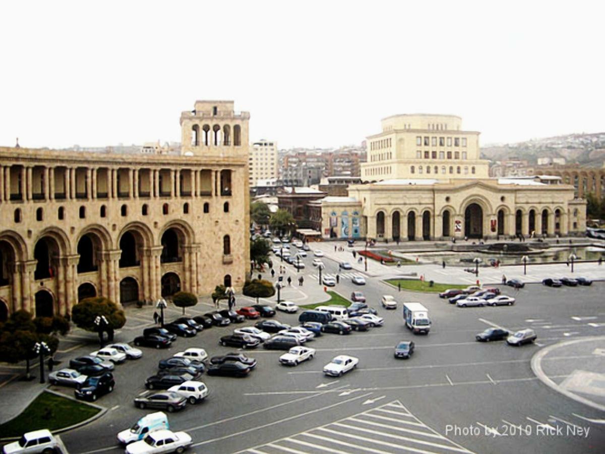 Luxury Apartment With Jacuzzi On Republic Square Erivan Exterior foto